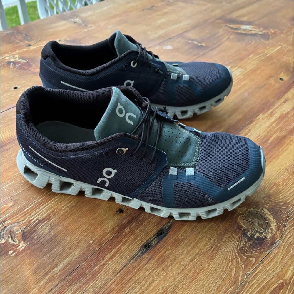 On Running Men's shoes size 9